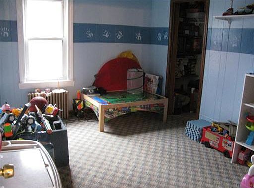 5th image of 220 Centennial St