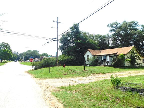 3rd image of 200 Heath Ln