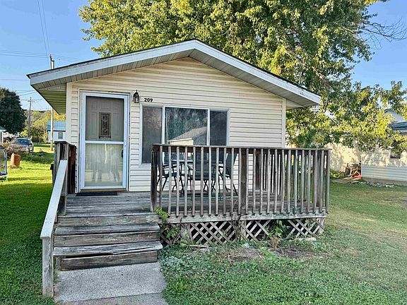 2nd image of 209 E Front Wauzeka Cir