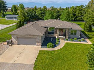 832 State Route 10, Lincoln, IL 62656