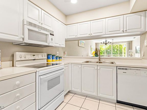 3rd image of 14831 Park Lake Dr