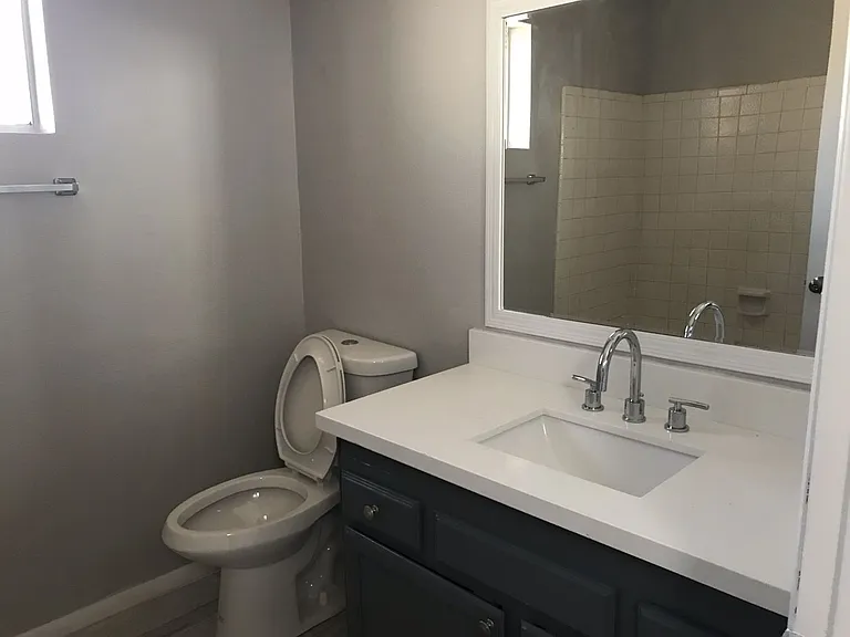 8520 W Palm Ln #1042 — Photo 5