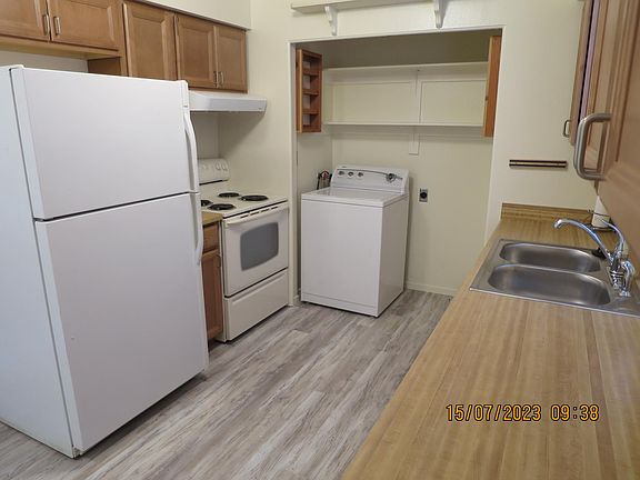 3rd image of 1410 Douglas Ave