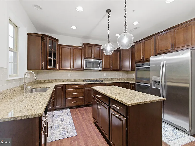 7585 Holly Ridge Dr — Photo 11
