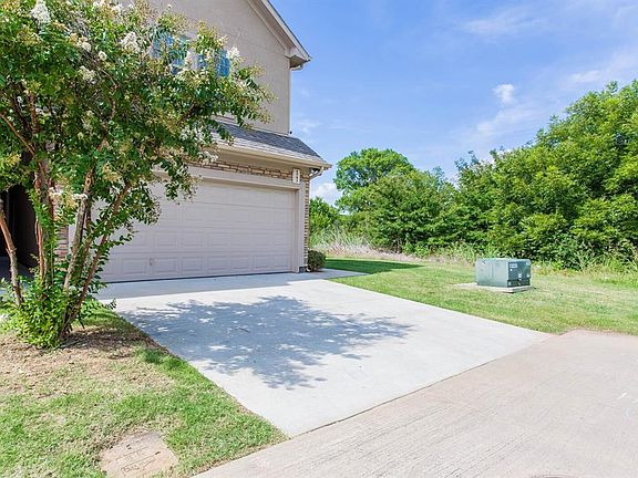 3rd image of 1583 Cozy Dr