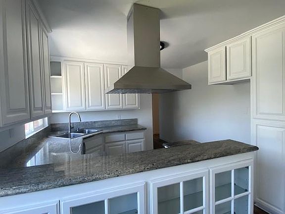4th image of 1008 S Rowan Ave