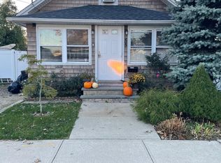 55 Elm St, Copiague, NY 11726