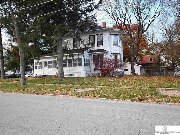 3rd image of 223 W Garfield St
