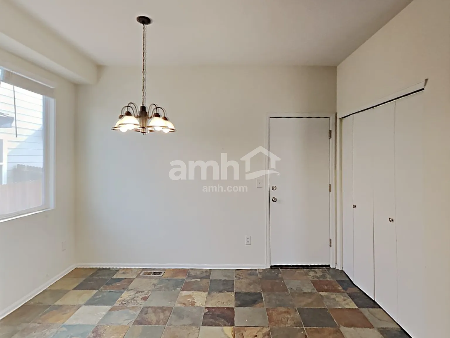 4 bed, 2.5 bath, 2279 sqft, $3,210 — Photo 4