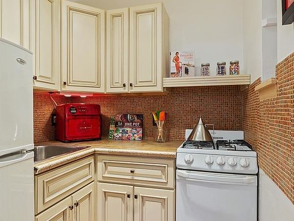 3rd image of 521 E 88th St APT 2C