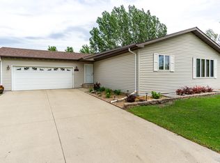 5198 W Lanark Dr, Grand Forks, ND 58203