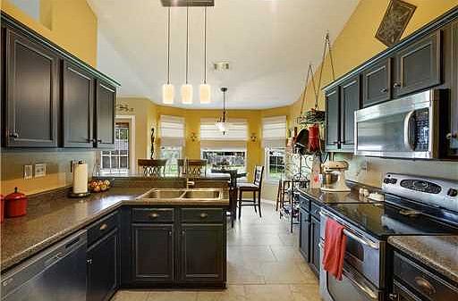 3rd image of 10181 Lake Forest Dr