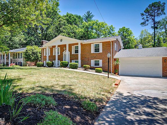 4th image of 3608 Hazelnut Dr