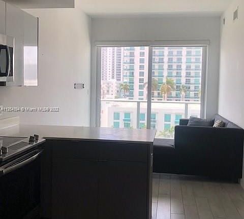 5th image of 321 NE 26th St #813