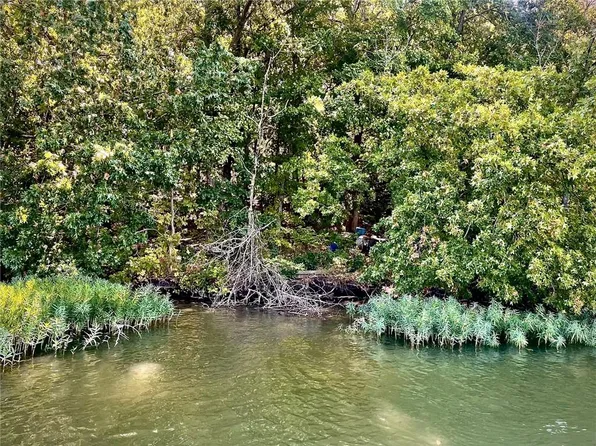 26 N Lakeside Dr, Lacygne, KS 66040