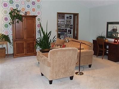 5th image of 200 Fivepines Ct