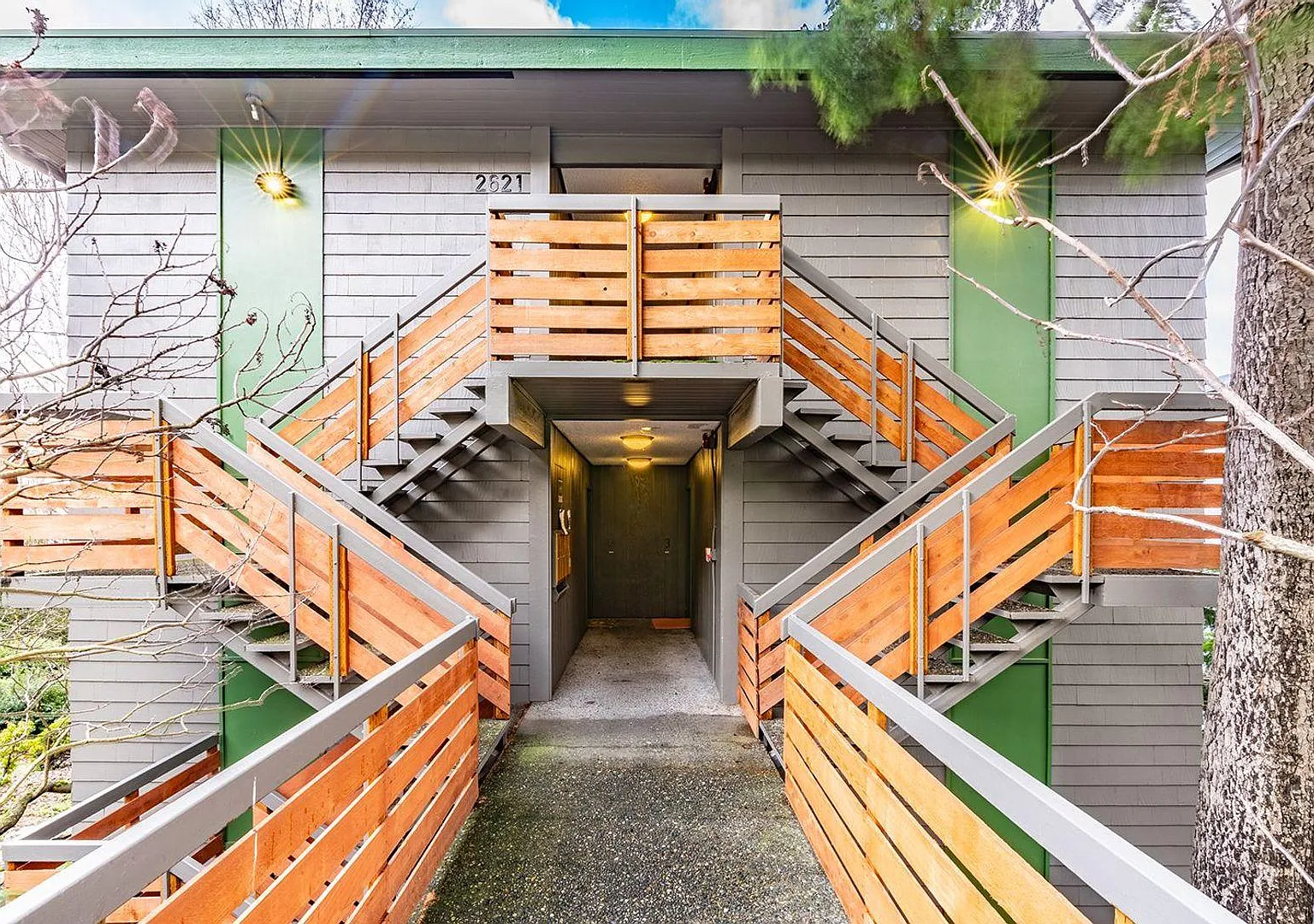 Renovated Queen Anne Apartment — Photo 1