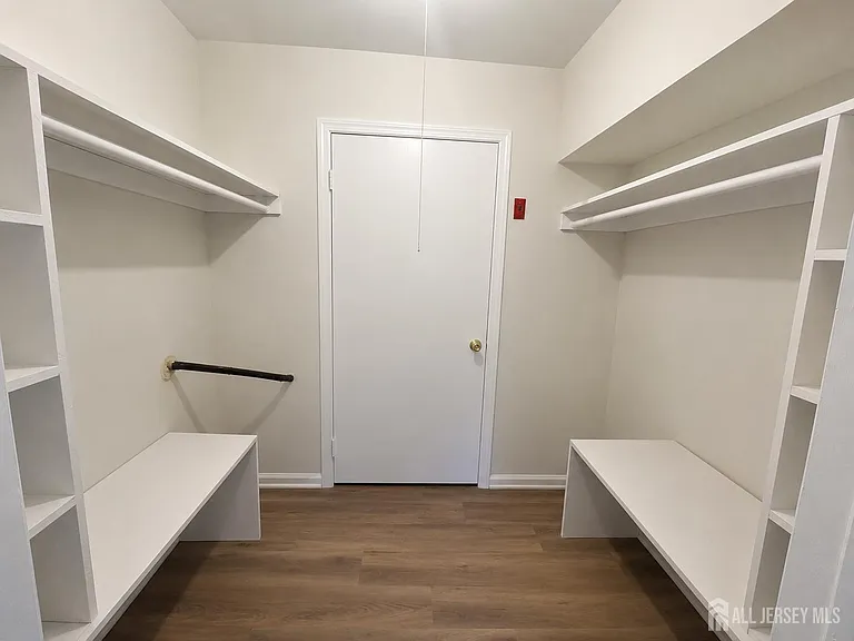 111 Orlando St — Photo 9