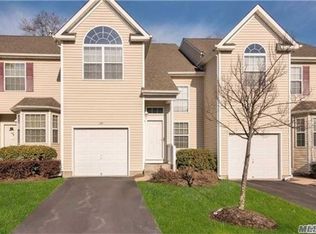 166 Kettles Ln, Medford, NY 11763