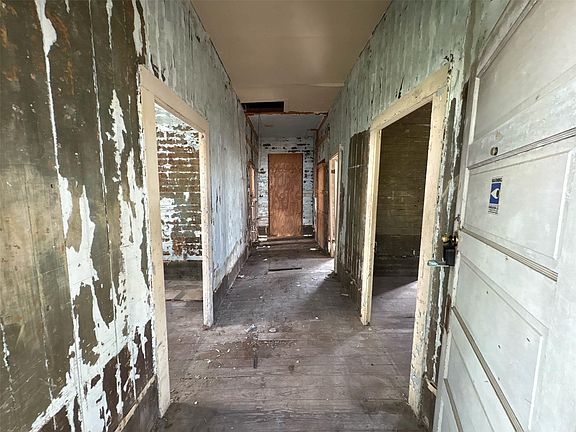 5th image of 1220 34th St
