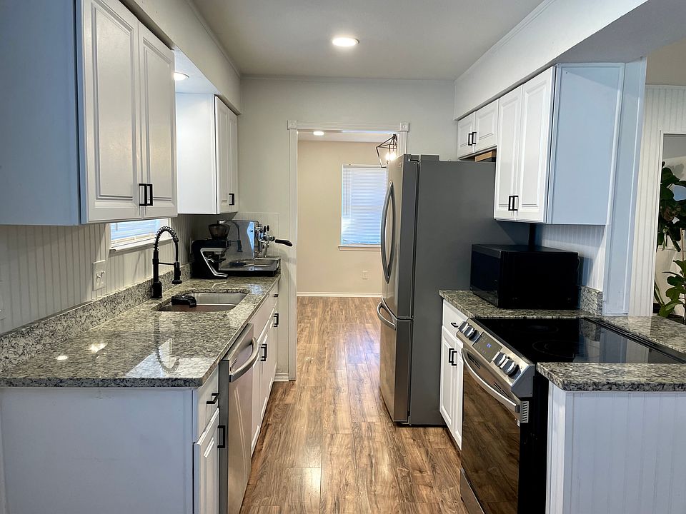 1st image of 1800 Lake Shore Ct