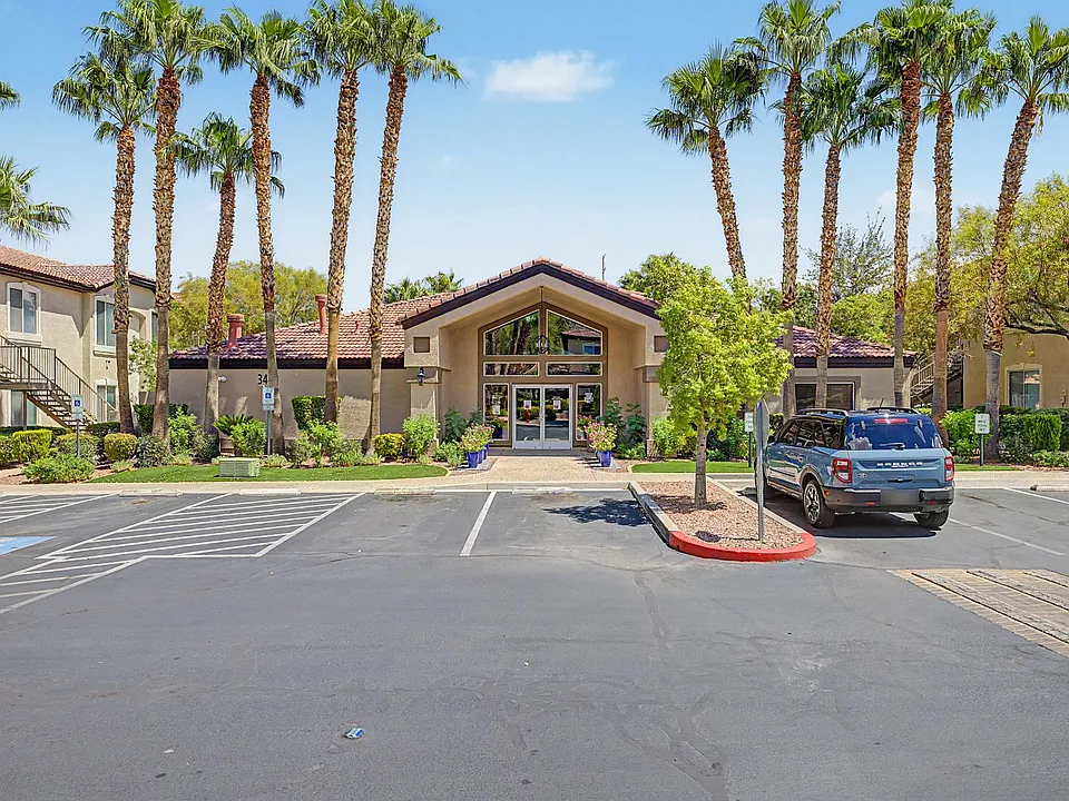 3541 Desert Cliff St #103