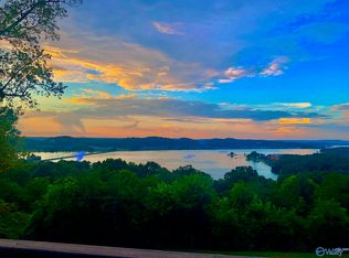 3018 Woodvue Rd, Guntersville, AL 35976