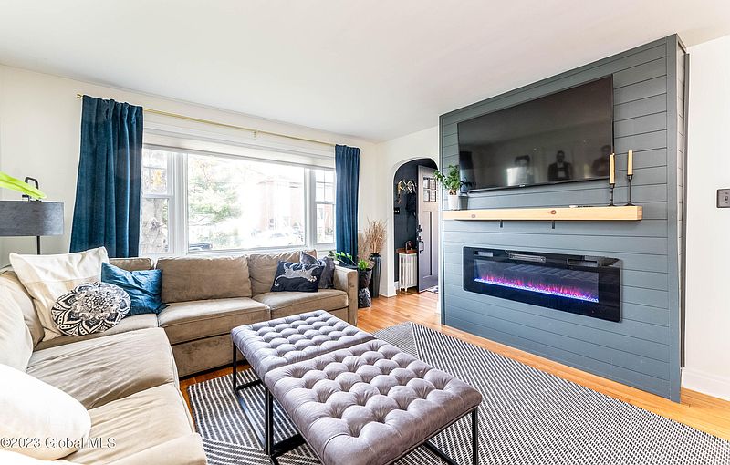 5th image of 57 Beacon Avenue