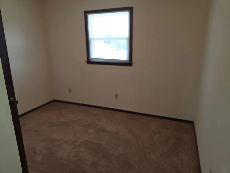 306 Southampton Dr — Photo 6