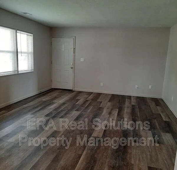 2001 Heritage Dr #6 — Photo 2