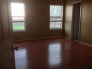 2nd image of 1209 Devonshire Ln