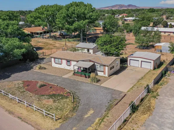 2135 Winchester Dr, Bosque Farms, NM 87068