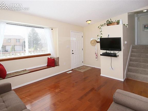 Living room with hardwood floors, vaulted ceilings and window bench seat