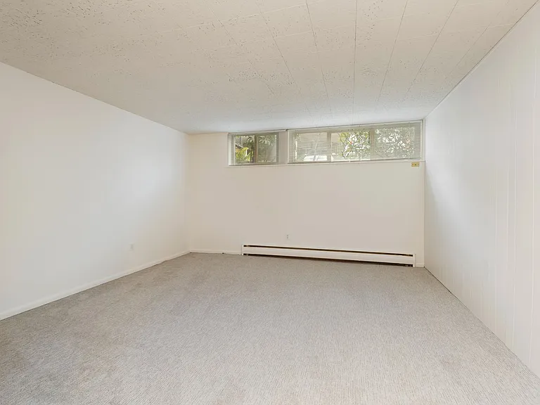 Seasons Apartments — Photo 15