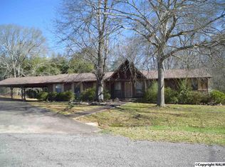 820 Holly Creek Dr, Gadsden, AL 35904