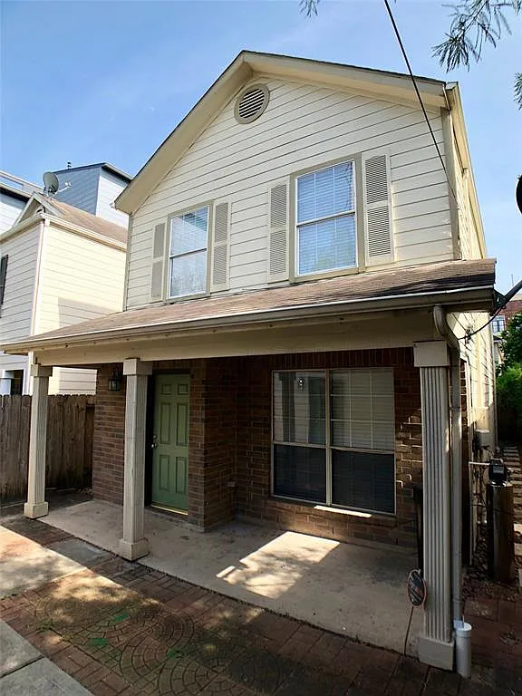 3 bed, 2.5 bath, 1350 sqft, $2,100 — Photo 1
