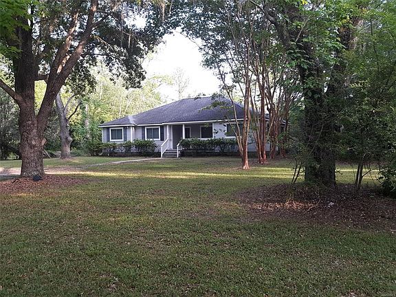 2nd image of 391 Garrett Ln