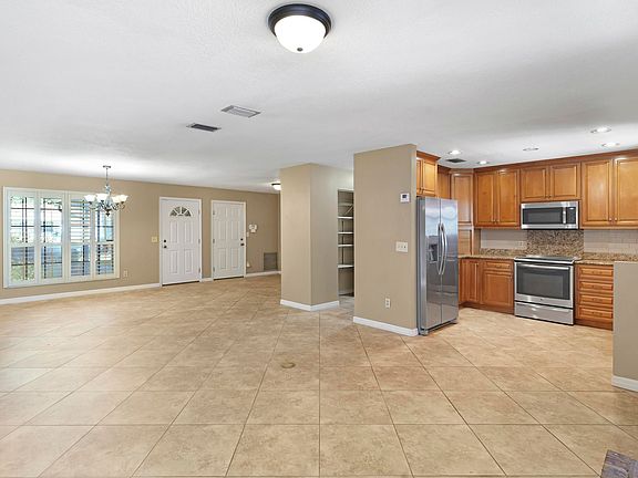 2nd image of 604 San Jose Rd