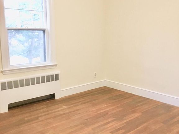 4th image of 115 Peck Ave
