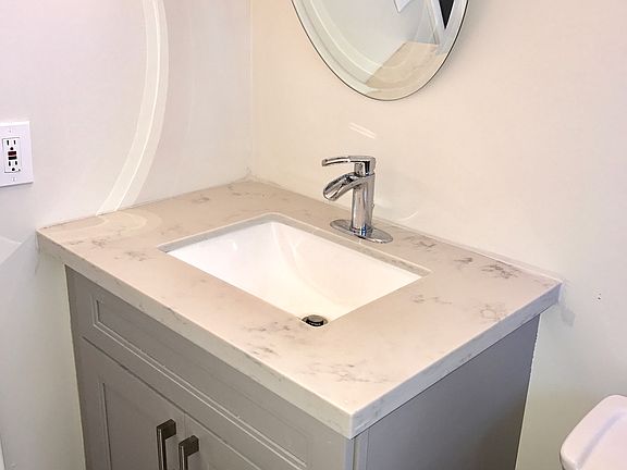 5th image of 905 NE 28th St APT 101