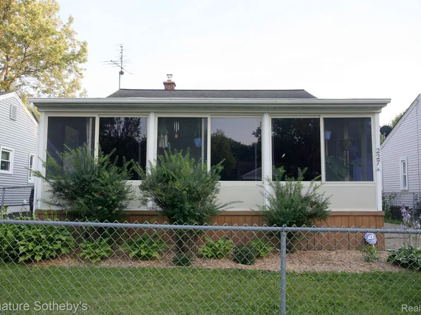 227 W Fairmount Ave, Pontiac, MI 48340