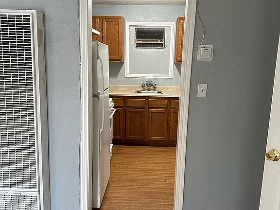Ready to cook up a storm in your brand new kitchen fridge included. Tons of cabinet space.