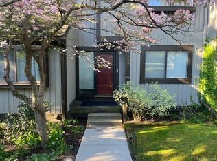 509 Carberry Hl, Brighton, MI