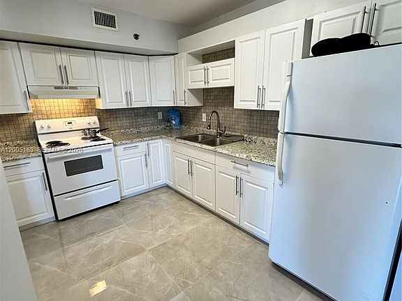 2nd image of 901 Hillcrest Dr APT 315