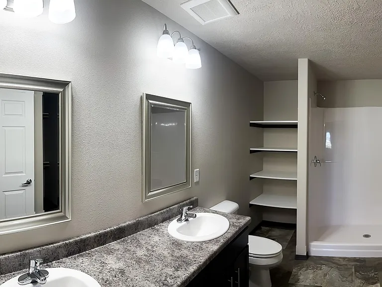 301 Ivy Rd E — Photo 6