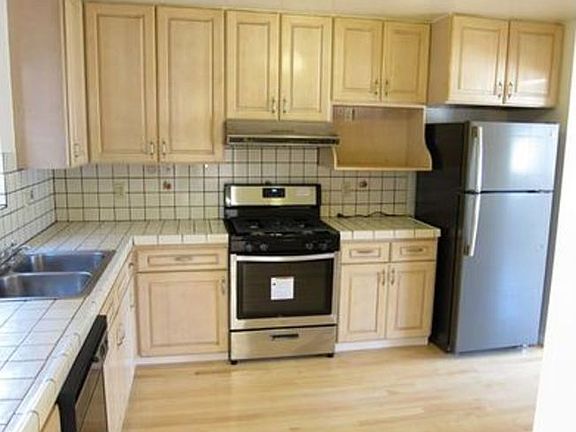 2nd image of 310 Leland Ave