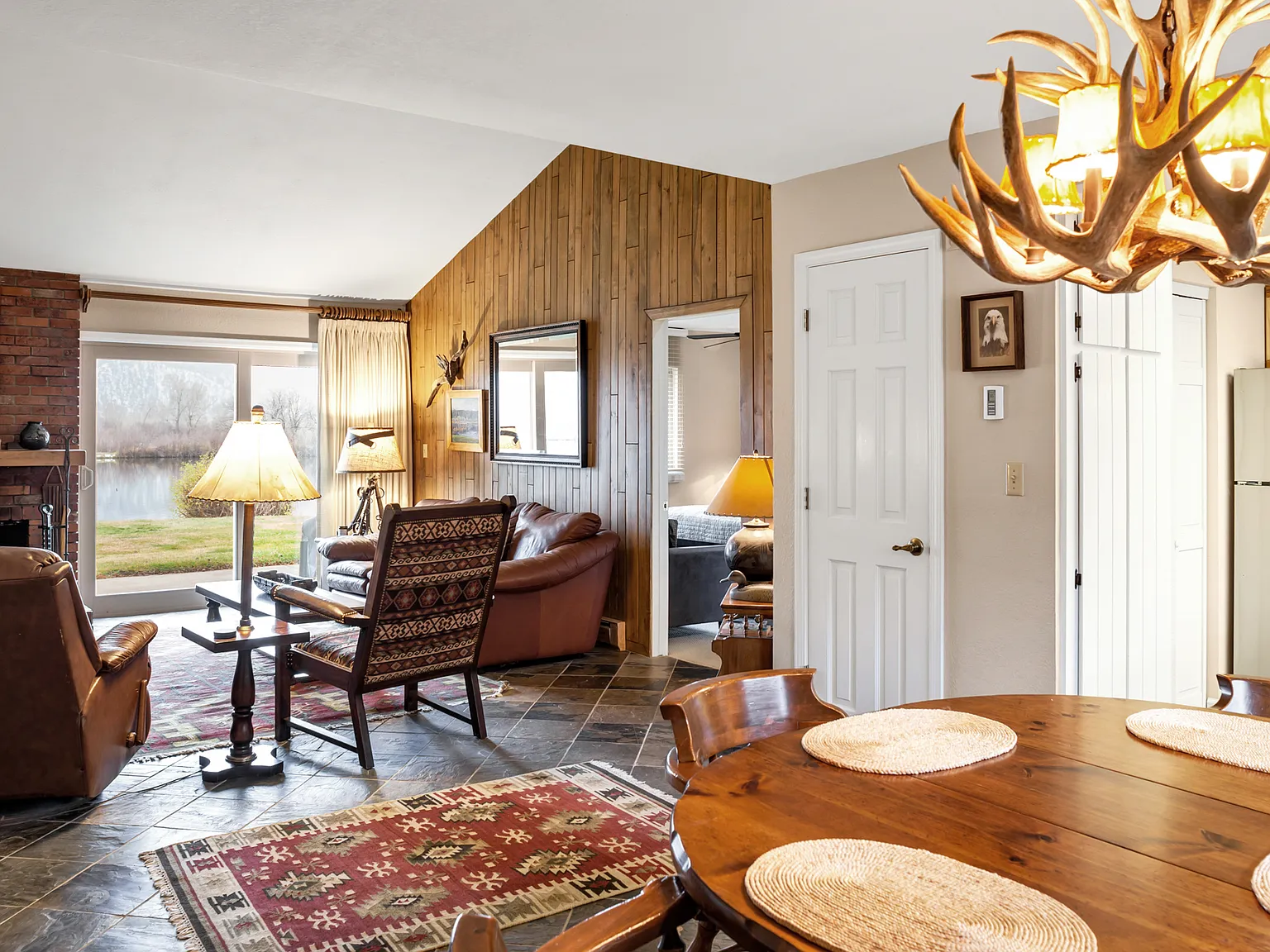 2 bed, 1200 sqft, $5,250 — Photo 4