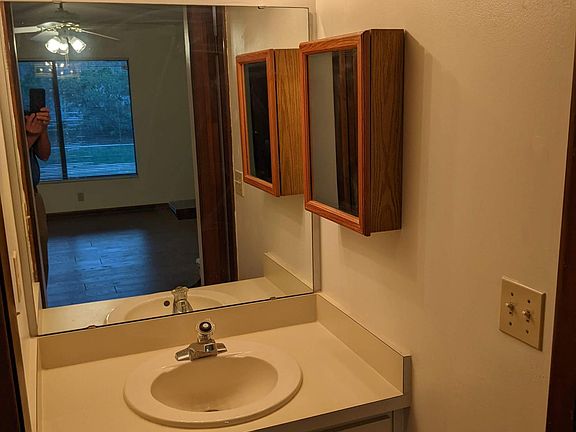 4th image of 966 Wildflower Way