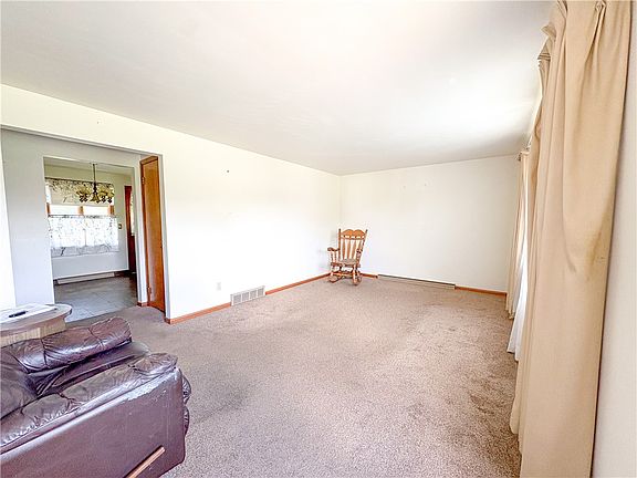3rd image of 420 Hillview Dr