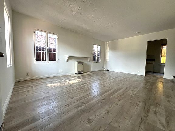 2nd image of 1117 N Gardner St
